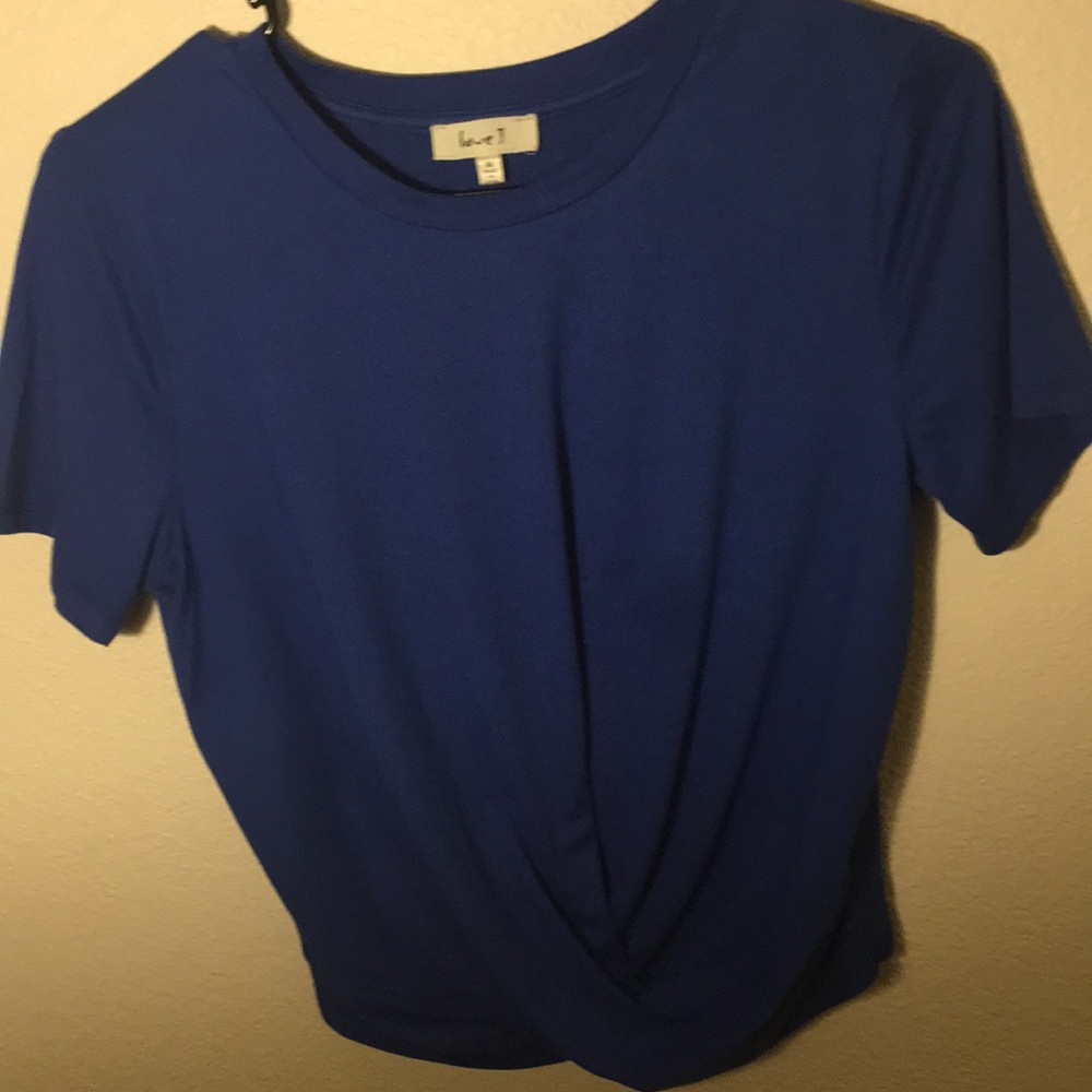 A blue croped shirt